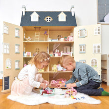 Load image into Gallery viewer, Le Toy Van Palace Dolls House