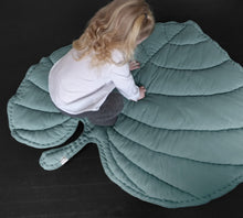 Load image into Gallery viewer, Nofred Leaf Blanket in Green