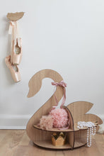 Load image into Gallery viewer, Hagelens Swan House
