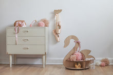 Load image into Gallery viewer, Hagelens Swan House
