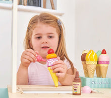 Load image into Gallery viewer, Le Toy Van - Carlo's Gelato Stand
