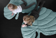 Load image into Gallery viewer, Nofred Leaf Blanket in Green
